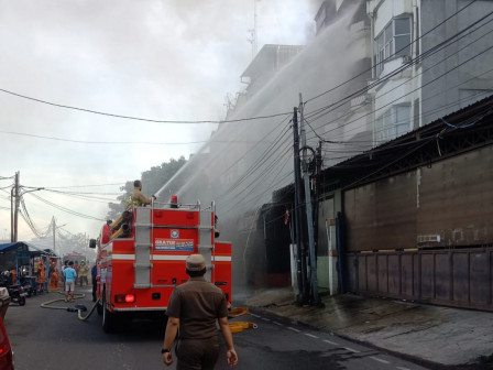 11 Mobil Damkar Atasi Kebakaran di Jl Tanjung Selor