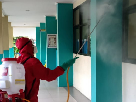  Dua Sekolah di Kelapa Gading Disemprot Cairan Disinfektan