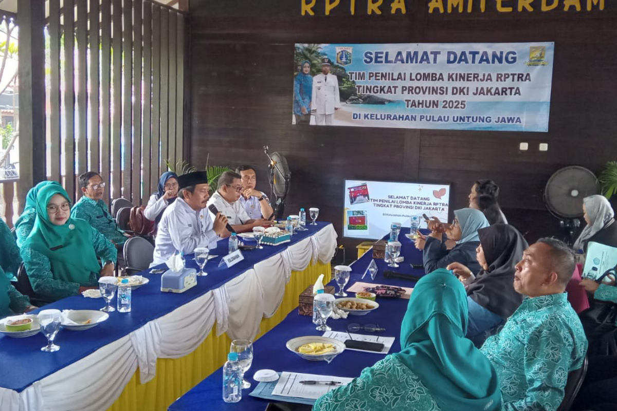 Tim penilai lomba gebyar RPTRA verifikasi lapangan di Pulau Untung Jawa
