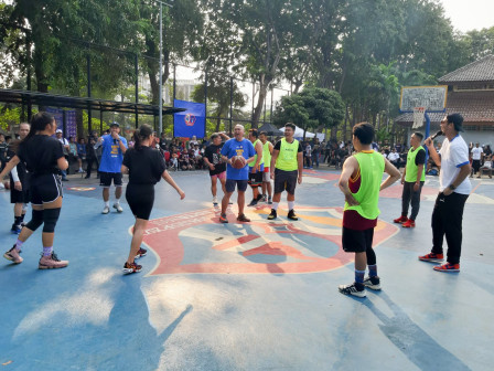 Ratusan Warga Ramaikan Acara Yuk Basketan Bareng di Lapangan Banteng