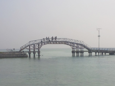 Jembatan Cinta Pulau Tidung Dilengkapi Internet Gratis