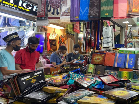 Penjualan Busana Muslim di Pasar Tanah Abang Laris Manis 