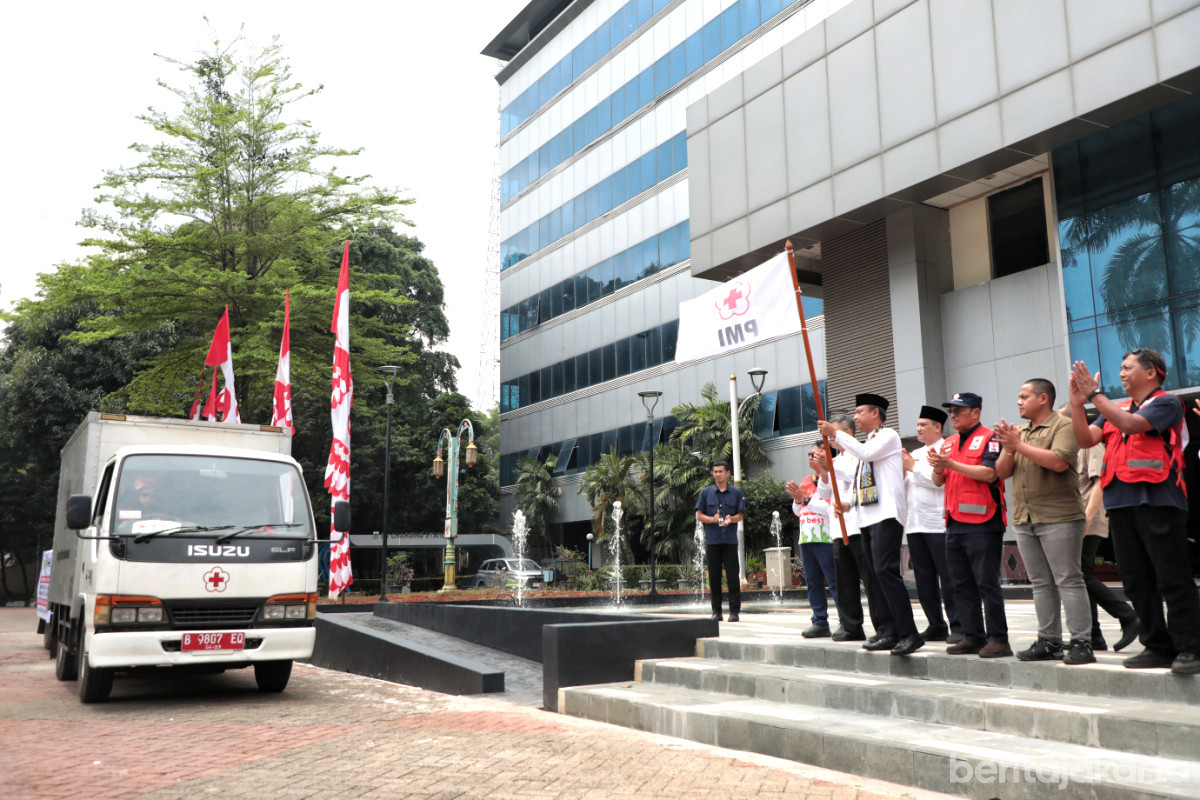 Munjirin melepas distribusi bantuan kemanusiaan dari warga Jaktim untuk Sumatra