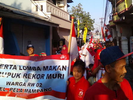 Kelurahan Pela Mampang, pecahkan rekor MURI lomba makan kerupuk