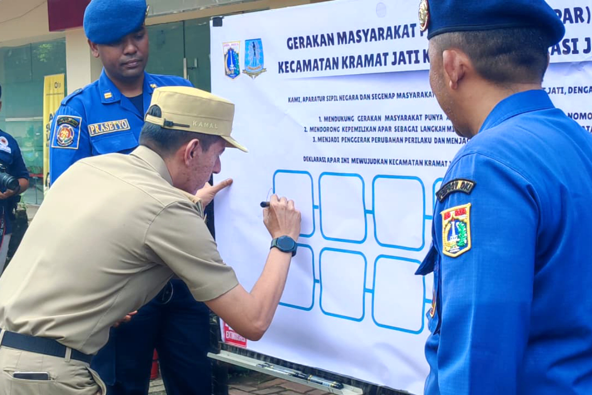 Plt Camat Kramat Jati, Kamal Alatas memimpin kegiatan deklarasi GEMPAR
