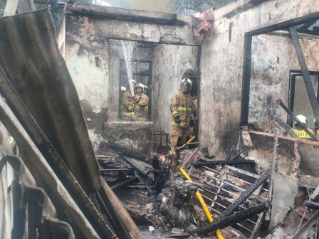 Sebuah Rumah Permanen Terbakar Berhasil Dipadamkan