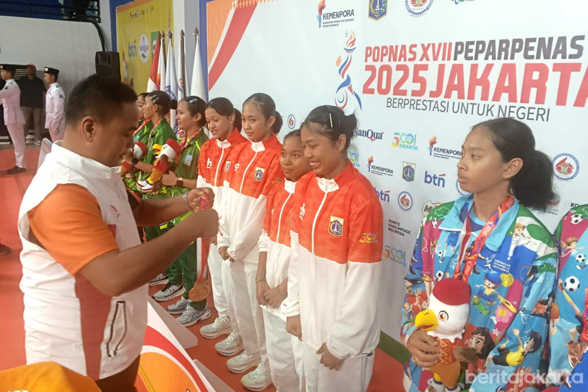 https://multimedia.beritajakarta.id/photo/2014_508c75c8507a2ae5223dfd2faeb98122/Beregu Putri Bulu Tangkis DKI Raih Emas POPNAS 