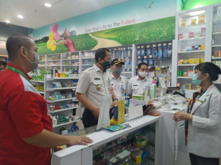 Pemkot Jakut Sidak Penggunaan Kantong Belanja Ramah Lingkungan di Swalayan
