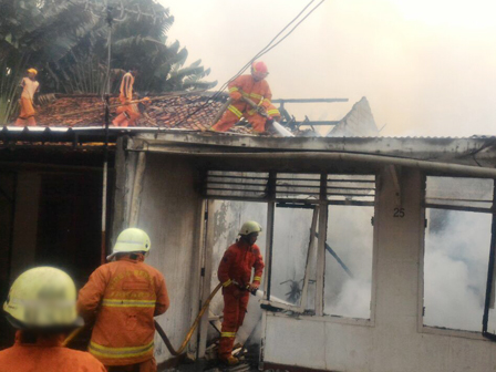 Tiga Rumah Ludes Terbakar di Jati Padang