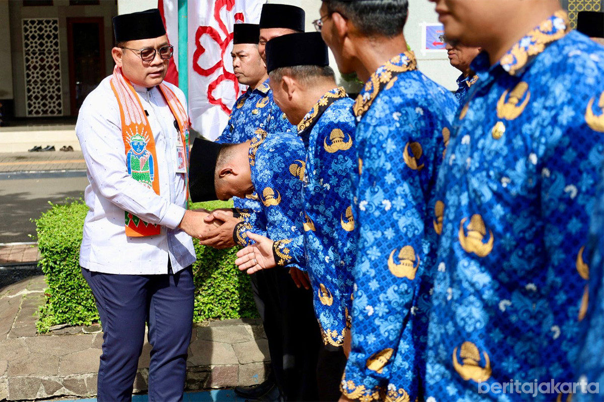 Wali Kota Jakpus, Arifin serahkan SK PPPK Paruh Waktu