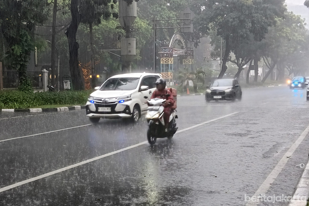 Pramono: Curah Hujan Tinggi dan Rob Jadi Pemicu Banjir Lama di Jakarta 