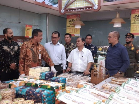 Petugas Gabungan Lakukan Pengawasan di Lima Pasar Tradisional