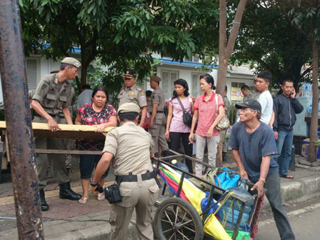 PKL Jalan Diponegoro Senen Kembali Ditertibkan