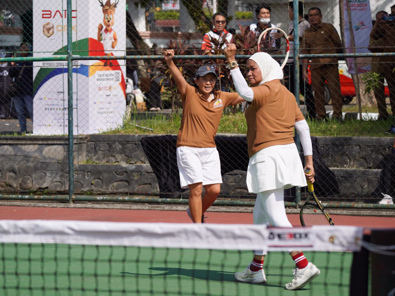 Baveti DKI Jakarta Pertahankan Gelar Emas Beregu Putri di Fornas VIII NTB 2025 