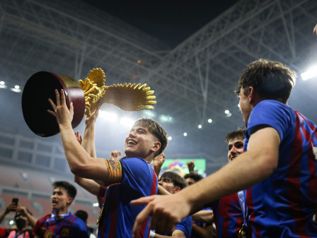 Barcelona U-18 Boyong Piala IYC 2022 