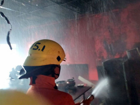 5 Unit Pemadam Atasi Kebakaran Rumah di Jl Pademangan III