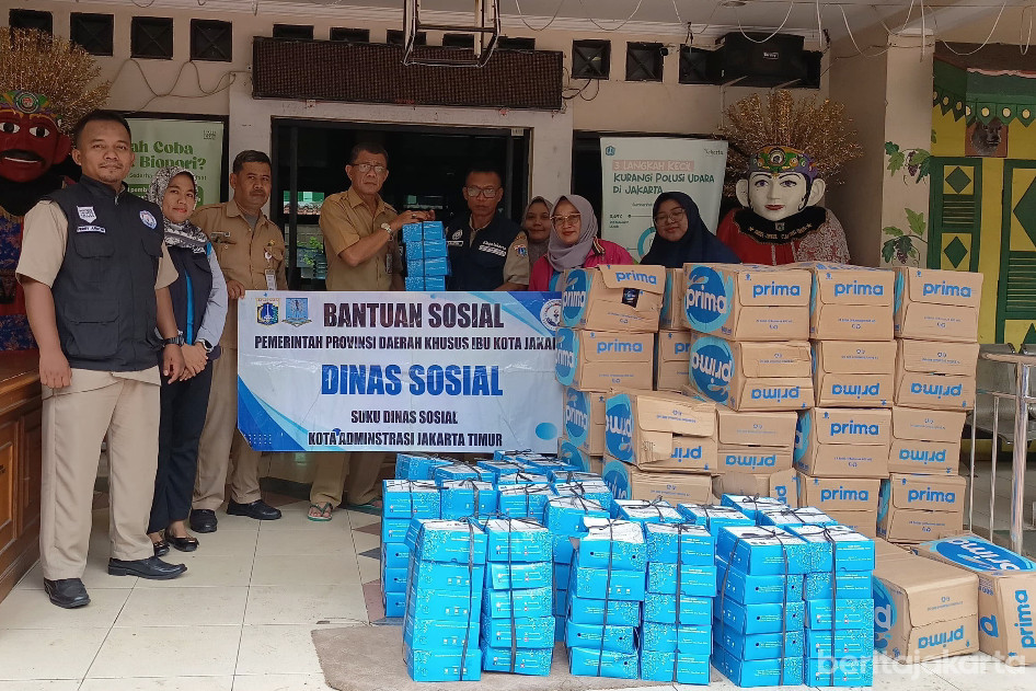 Sudinsos Jaktim Berikan Bantuan makanan siap saji