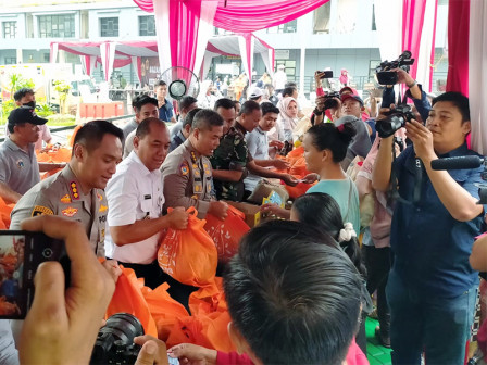 2.000 Paket Sembako Murah Disalurkan di Jakarta Barat
