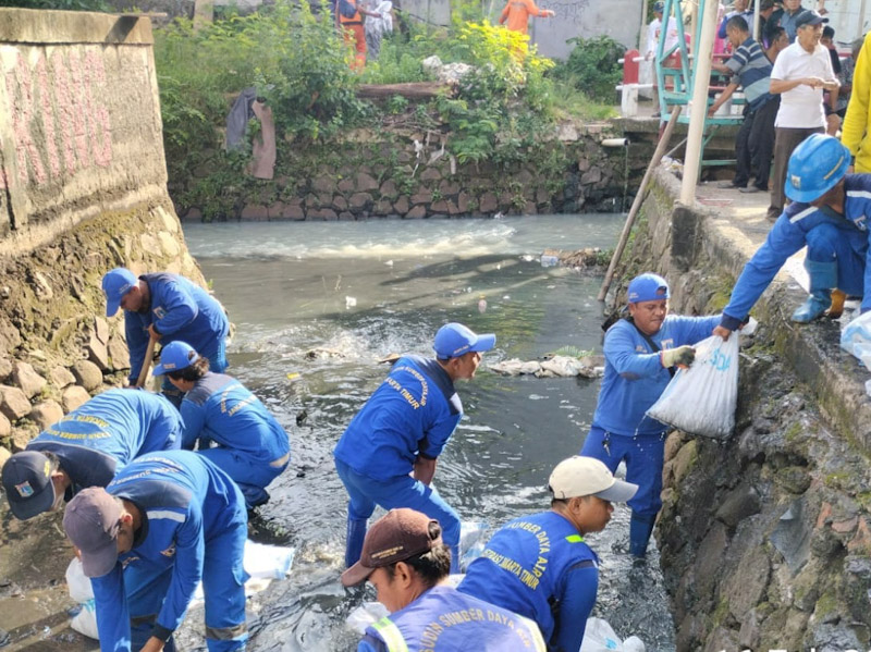 Puluhan Personel Gabungan Bersihkan Phb Batu Ampar dan Kali Induk 