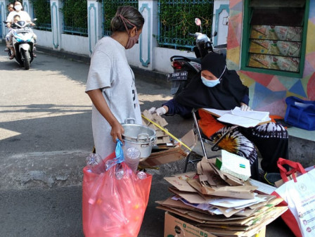 Lima Bank Sampah di Kebagusan Rutin Melakukan Penimbangan di Bulan Ramadan