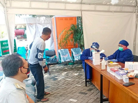 ASN dan PJLP Kecamatan Kelapa Gading Ikuti Swab Test