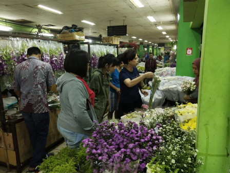 Omzet Penjualan Bunga di Pasar Rawa Belong Melonjak