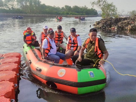 Pj. Gubernur Heru Tinjau Pekan Grebek Sampah di Pluit 