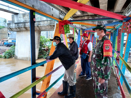 Plt Walkot Jaksel Monitor Banjir di Rawajati
