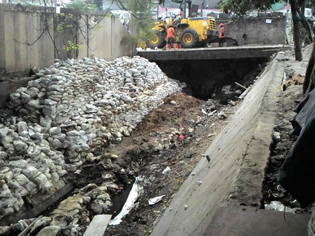 Saluran Phb Kali Bau Dipasangi Turap