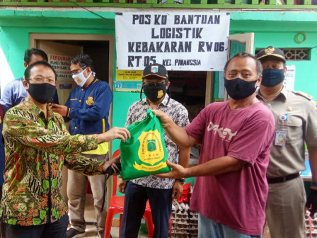  Korban Kebakaran di Pinangsia Mendapat Bantuan 320 Paket Sembako