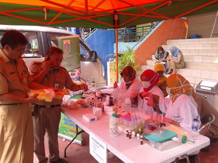 Ditemukan Formalin Pada Tahu dan Mie Di Pasar Santa Jaksel