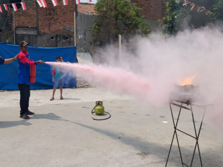 40 Warga Cakung Timur Ikuti Pelatihan Penanggulangan Kebakaran