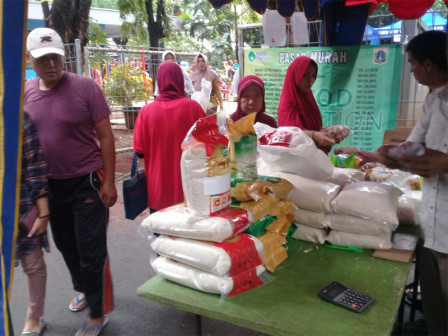 Food Station Gelar Bazar Murah di RPTRA Nirmala