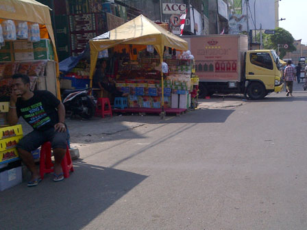  Ratusan PKL Turun ke Jalan, Tanah Abang Kembali Semrawut