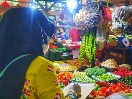  Lima Pasar Tradisional dan Swalayan di Jakbar Dicek Bahan Pangan