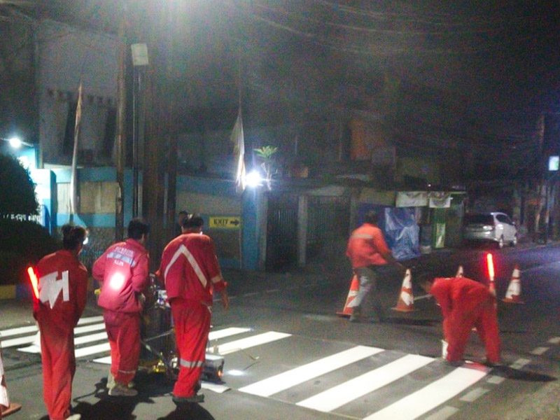 Sudinhub Jaktim Cat Marka Jalan Sepanjang 8,82 Kilometer 