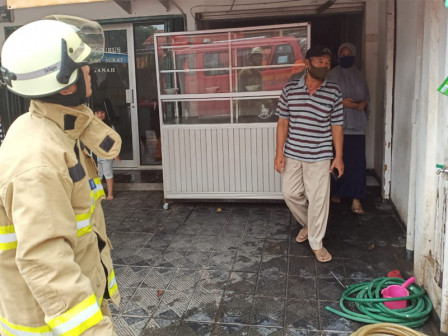 Kebakaran di Pondok Ranggon Dipadamkan Satu Mobil Pemadam