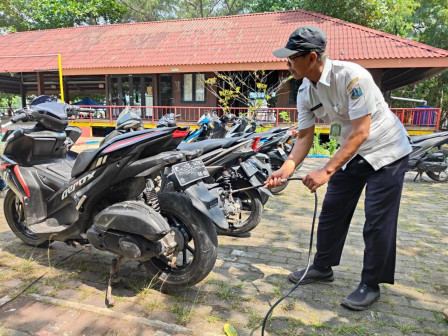 Belasan Kendaraan di Pulau Kelapa Diuji Emisi 