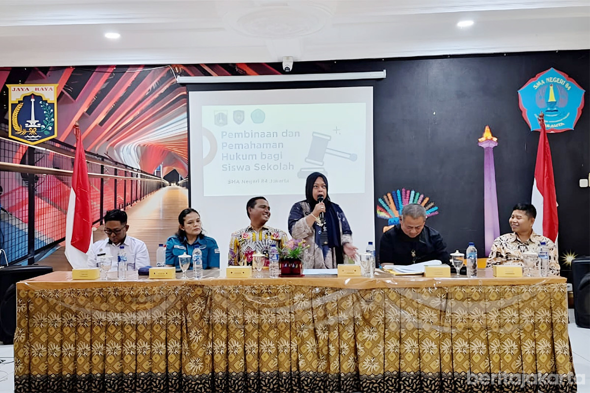 Pemkot Jakbar menggelar kegiatan pembinaan dan pemahaman hukum bagi pelajar SMAN 84
