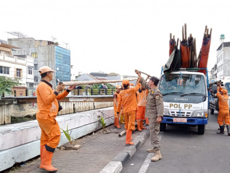 Trotoar di Jalan Tanah Sereal Tambora Ditata