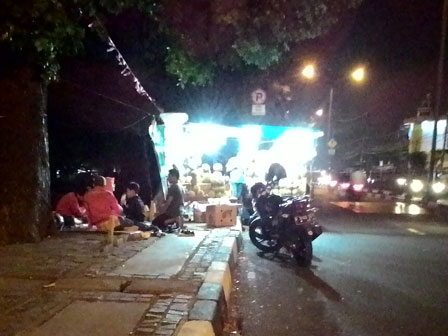 Pedagang Duren Kembali Marak di Jalan Raya Bogor