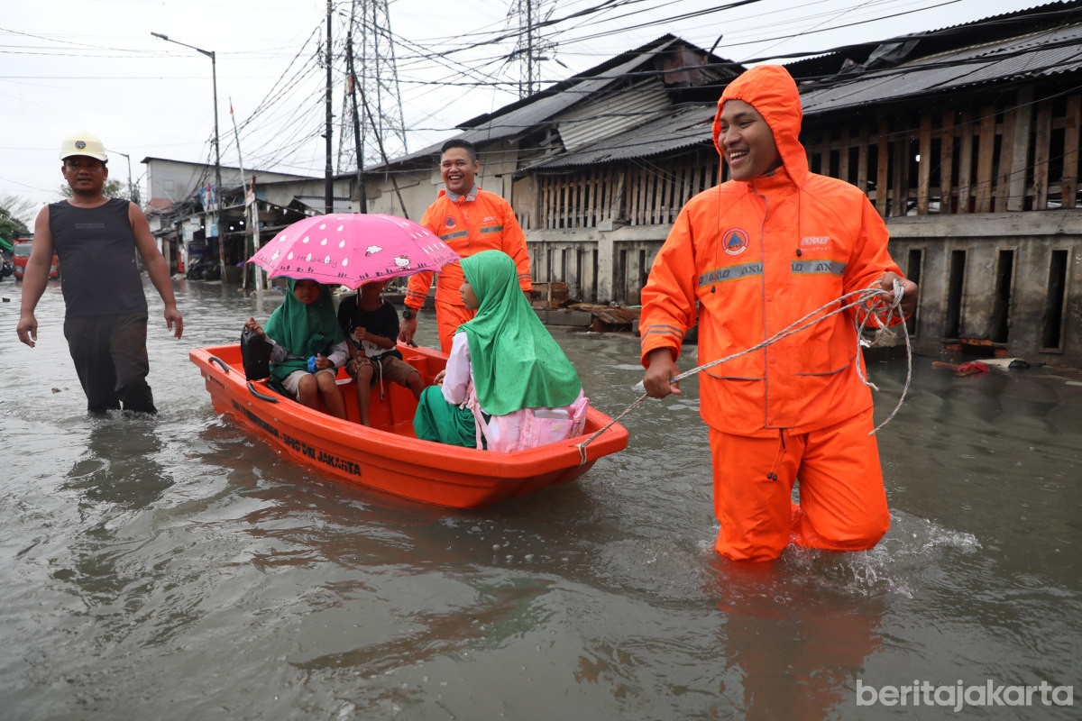 Warga Pesisir Diminta Waspada Potensi Rob Hingga Awal Februari 