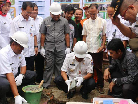  Pemkot Jakut Groundbreaking Bedah Rumah 2018 