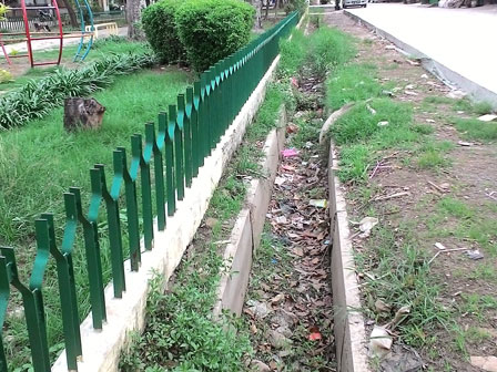  Saluran Air di Sekitar Taman Palem Penuh Sampah