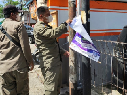 10 Banner Ditertibkan Satpol PP di Kalideres
