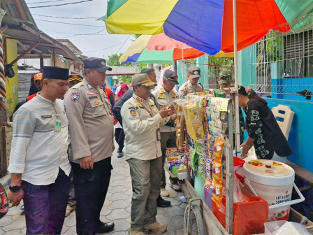 Satpol PP Gelar Pengawasan Produk Kadaluarsa dan Minuman Keras di Pulau Panggang