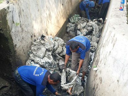 Saluran Crossingan di Depan Hotel Borobudur di Kuras Tata Air Jakpus