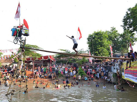 Ribuan Orang Akan Ramaikan Lomba Panjat Pinang di Ancol