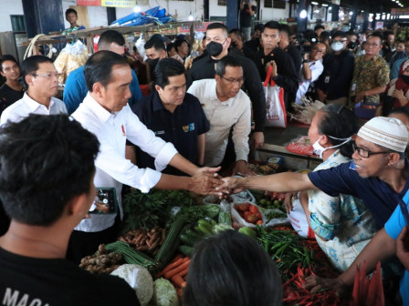 Pj Gubernur Heru Dampingi Presiden Tinjau Pasar Minggu
