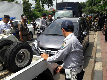 Parkir Liar, 23 Kendaraan Ditertibkan di Kembangan